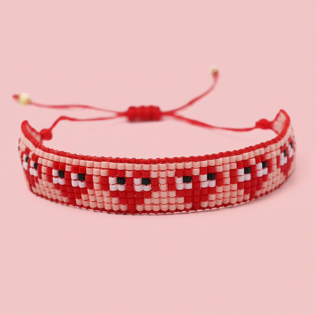 Pulsera Tejida de Corazones