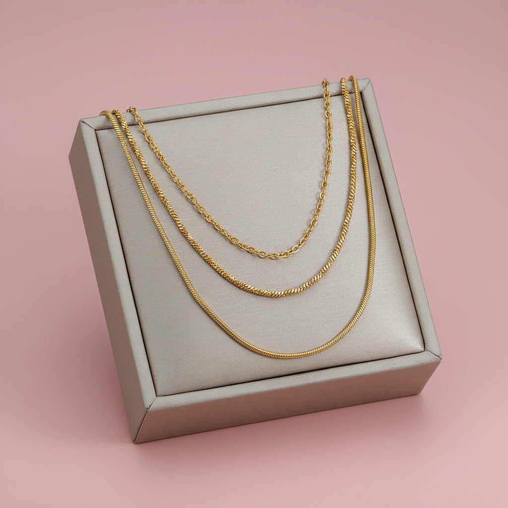 Collar de Cadenas Planas y Eslabones en Capas