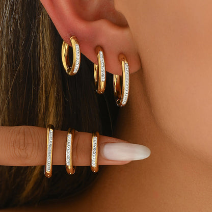 Zarcillos de Aro Huggie con Cristales y Variantes de Dije