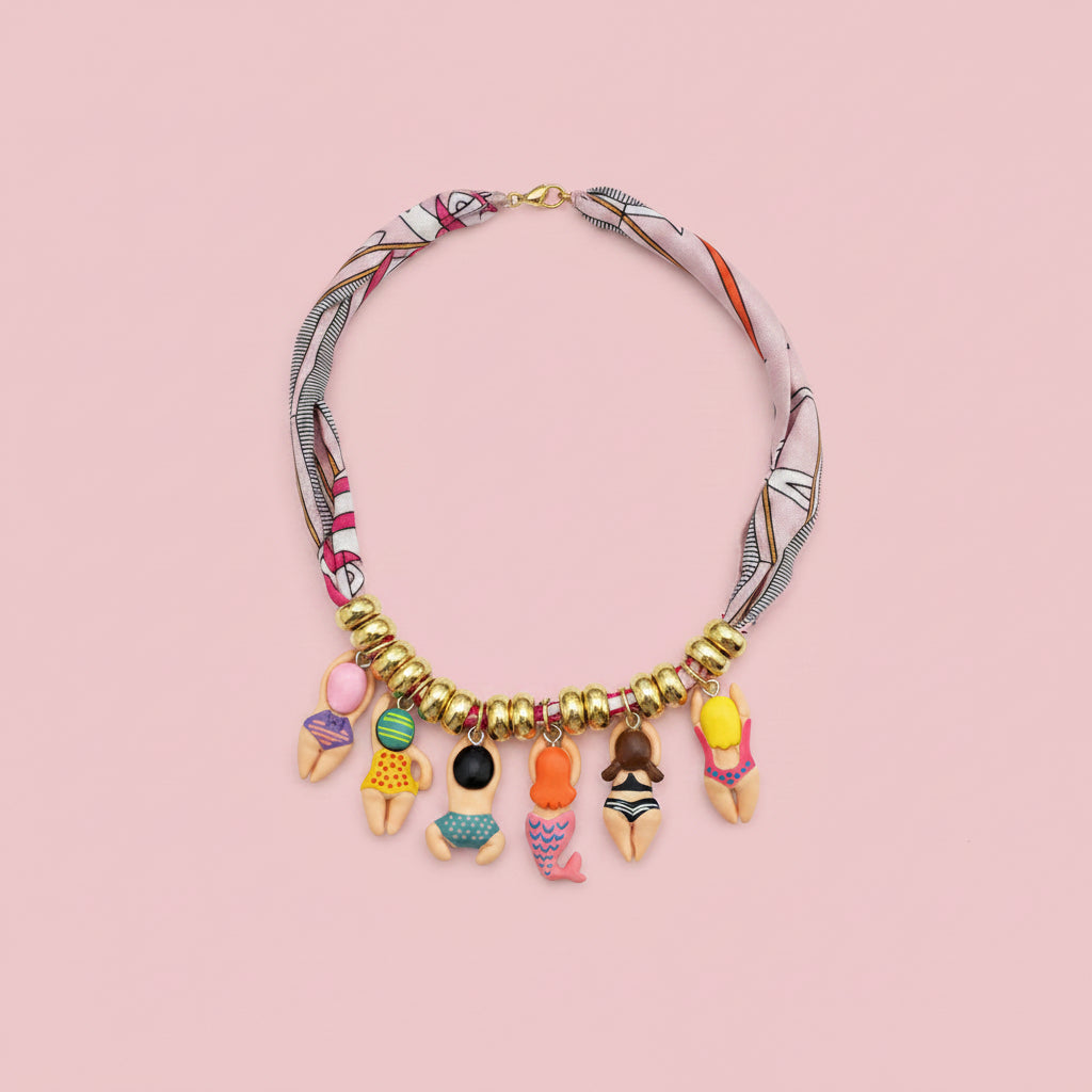 Collar Playero Tropical con Dijes de Sirenas y Bañistas